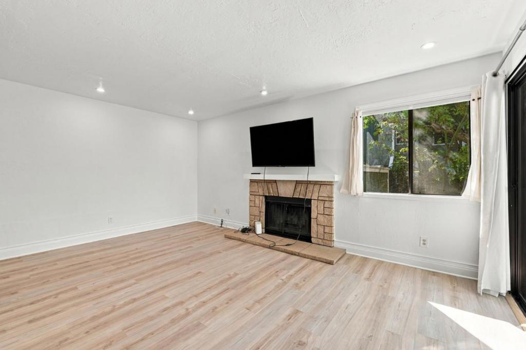 1128 Maywood Lane 51C