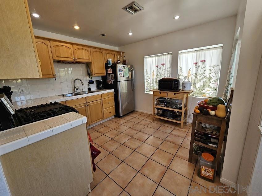 4076 MANZANITA DR