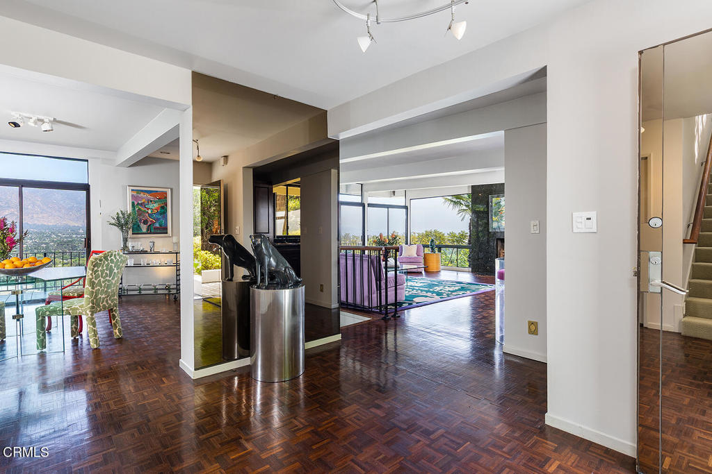 1018 Glen Oaks Boulevard