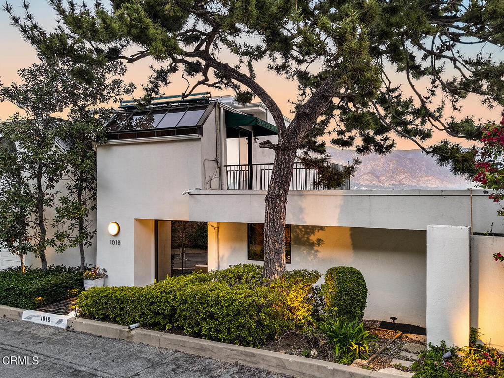 1018 Glen Oaks Boulevard