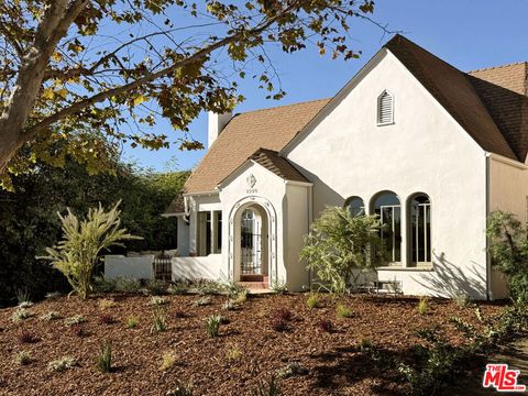 Photo of 2229 Nella Vista Avenue, Los Angeles, CA 90027 (MLS # 25610689)