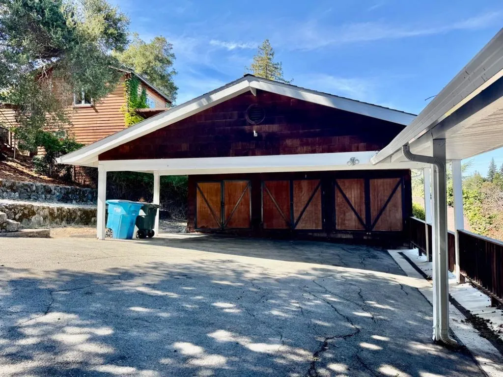 Redwood City, California 94062, United States, 3 Bedrooms Bedrooms, ,2 BathroomsBathrooms,Residential,Pending,204306