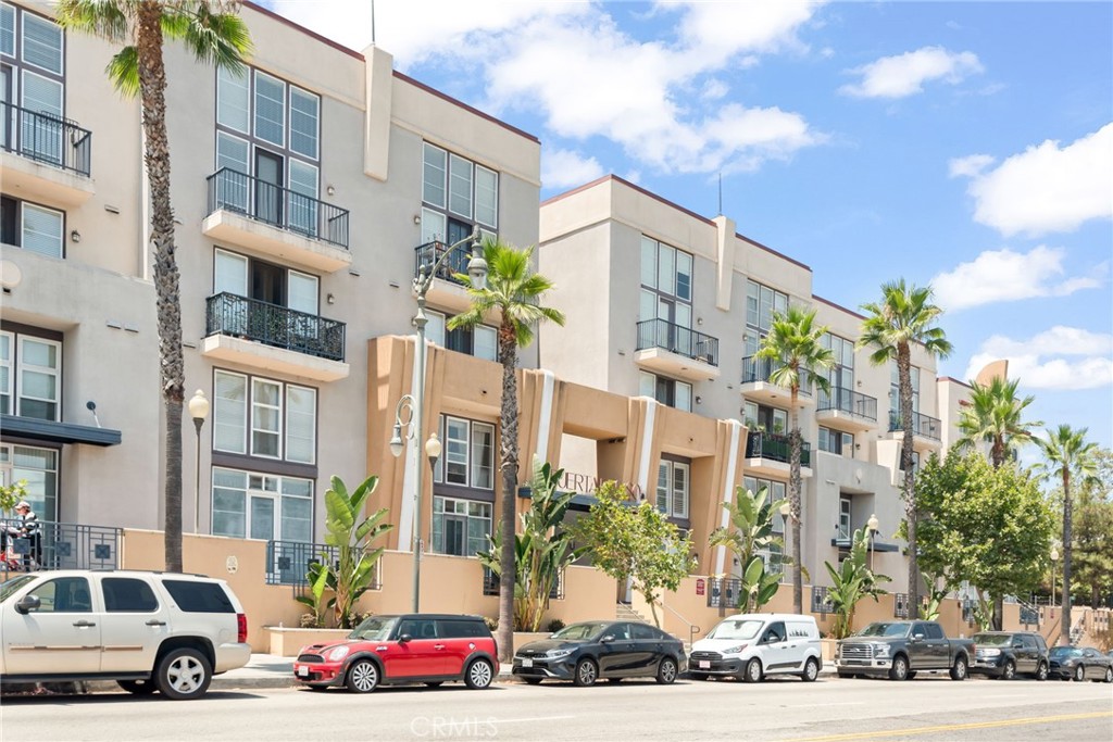 Welcome to Lincoln Heights! PERFECT LOCATION FOR COMMUTERS! CONVENIENTLY LOCATED NEAR MULTIPLE FREEWAYS, METRO, UNION STATION& DODGER STADIUM** **Newly Remodeled & Highly Desired 3rd Floor Studio located in the Vibrant Lincoln Heights Neighborhood With Parking Garage. Secure and Gated Condominium Complex with Underground Parking Garage and Amenities. Newer Paint and Newer flooring are waiting for you in this spacious studio with open floor plan. Beautiful kitchen with stainless steel stove and microwave, stacked washer and dryer, & french doors that lead to private balcony and city views. This turn-key unit offers a blend of modern living and easy access to the 5, 110, & 101 Freeways. Easy commuting with adjacent access to the Metro Gold Link, 10 Minutes to Union Station, and under 30 minutes to Dodger Stadium, USC Keck Medical Center, Pasadena, Arts District and Downtown. The Puerta Del Sol Complex offers Underground Gated Garage Parking, EV Charging Stations plus Amenities including beautiful Courtyard, Fitness Center, Billiard Room, Recreation Area, and Community Activities. Inside Entry offers Amazon Lockers and Elevators. HOA Fee includes Water, Trash, Sewer, Security, and Maintenance of Common Areas. *Property Video Below
https://extant-studio.aryeo.com/sites/zepmplz/unbranded