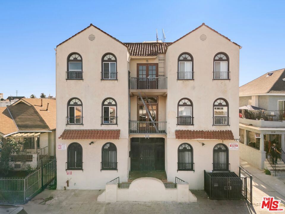 210 W 43rd Place