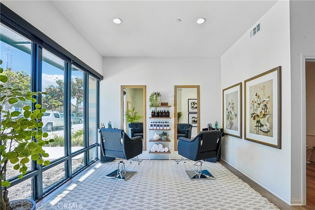5876 Linden Ave Avenue 6
