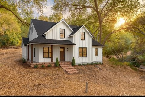 Photo of 0 Elzevir Rd & Morro Dr Road, Woodland Hills, CA 91364 (MLS # SR24248744)