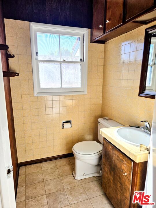 TRACT NO 18497 LOT 45 - Residential