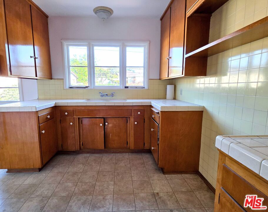 TRACT NO 18497 LOT 45 - Residential