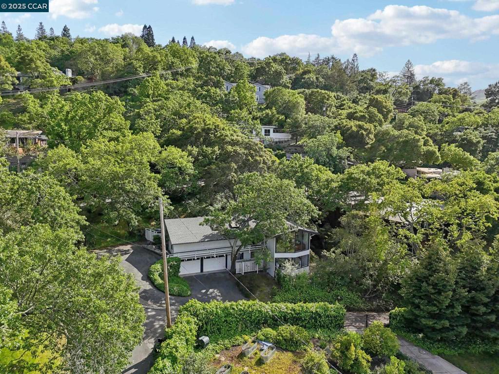 ORINDA C.C. - Residential