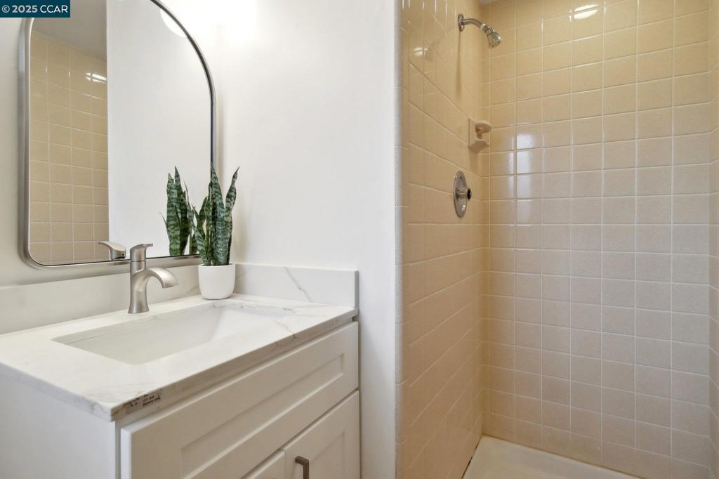 ORINDA C.C. - Residential