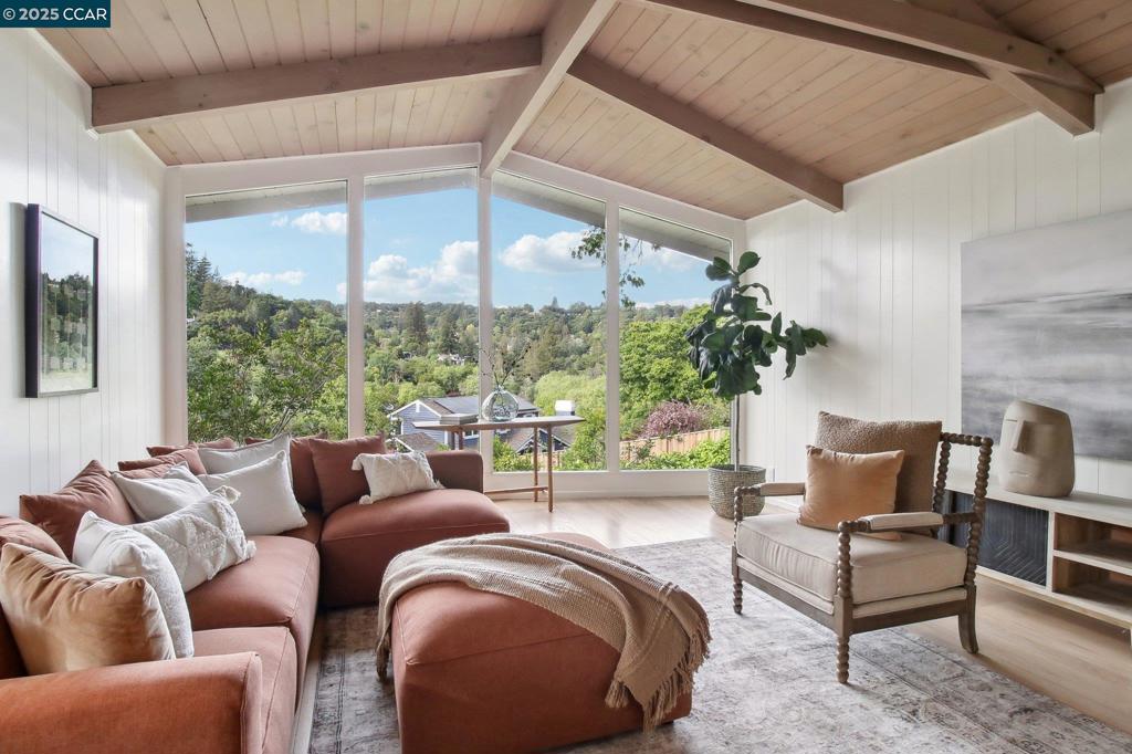 ORINDA C.C. - Residential