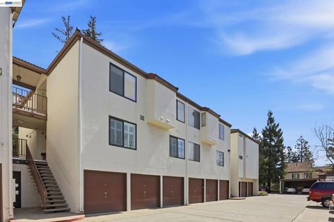 Photo of 21109 Gary Dr Dr #220, Hayward, CA 94546 (MLS # 41128376)