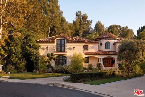 Photo of 3829 Hayvenhurst Drive, Los Angeles, CA 91436 (MLS # 26985333)