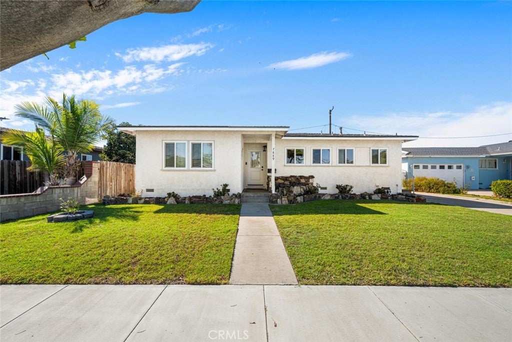 7889 La Casa Way