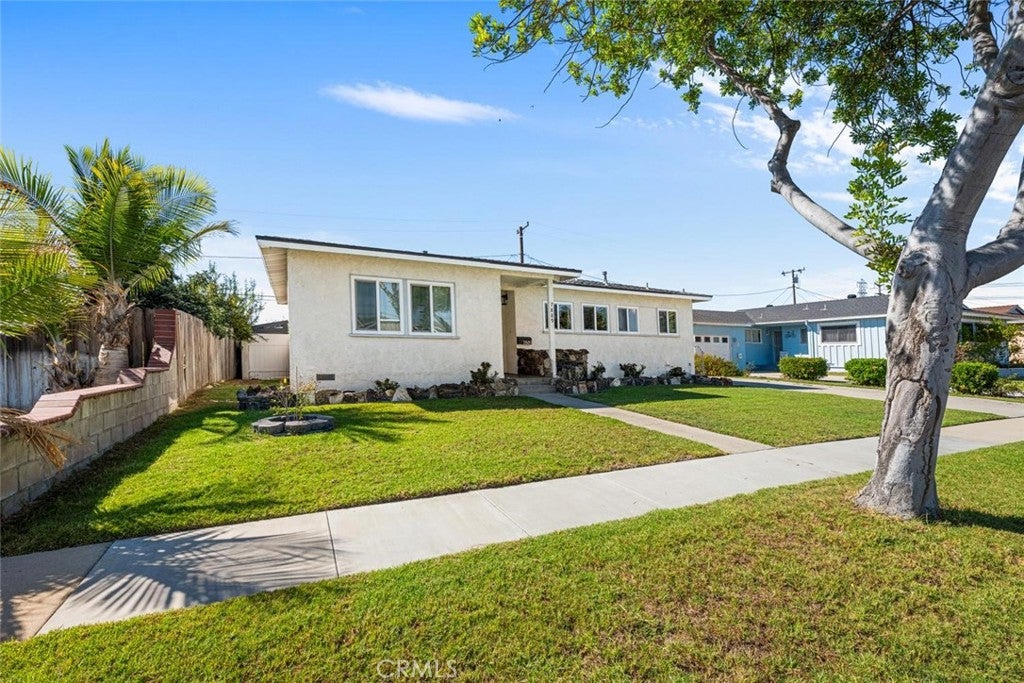 7889 La Casa Way