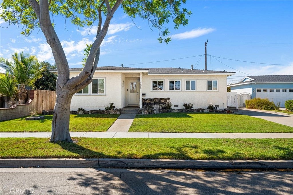 7889 La Casa Way