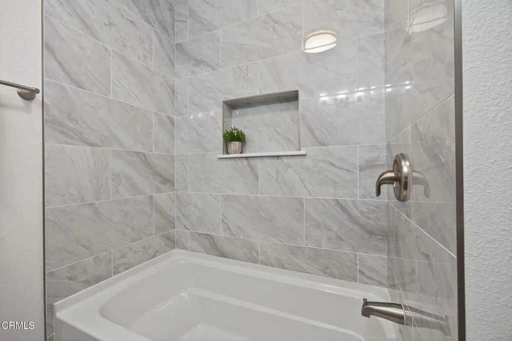 Ventura, California 93003, United States, 3 Bedrooms Bedrooms, ,2 BathroomsBathrooms,Residential,Active,216222