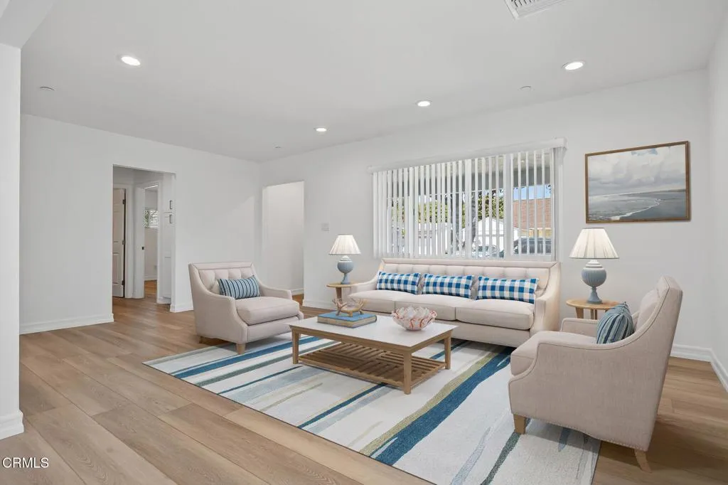 Ventura, California 93003, United States, 3 Bedrooms Bedrooms, ,2 BathroomsBathrooms,Residential,Active,216222