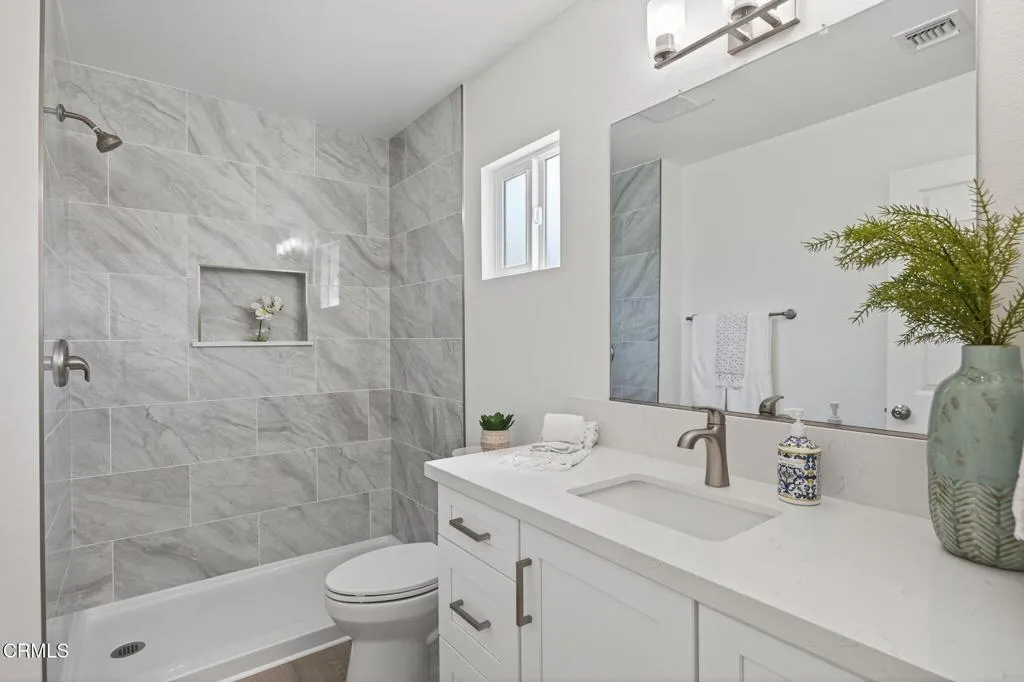 Ventura, California 93003, United States, 3 Bedrooms Bedrooms, ,2 BathroomsBathrooms,Residential,Active,216222