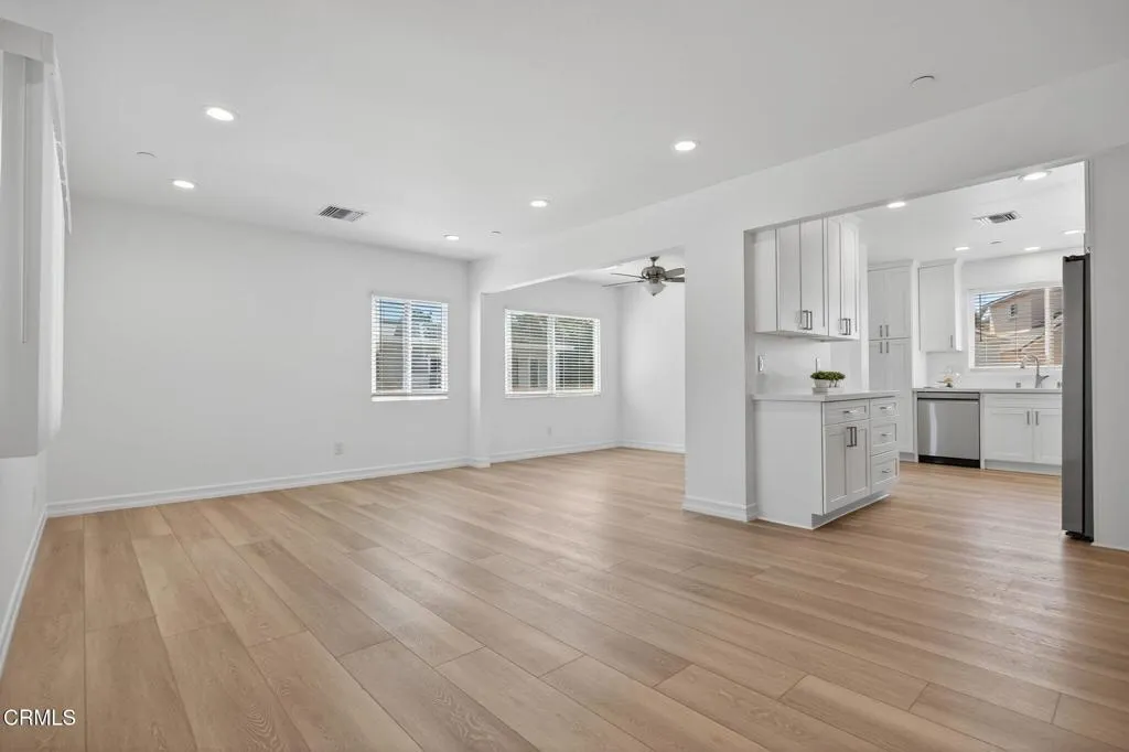 Ventura, California 93003, United States, 3 Bedrooms Bedrooms, ,2 BathroomsBathrooms,Residential,Active,216222