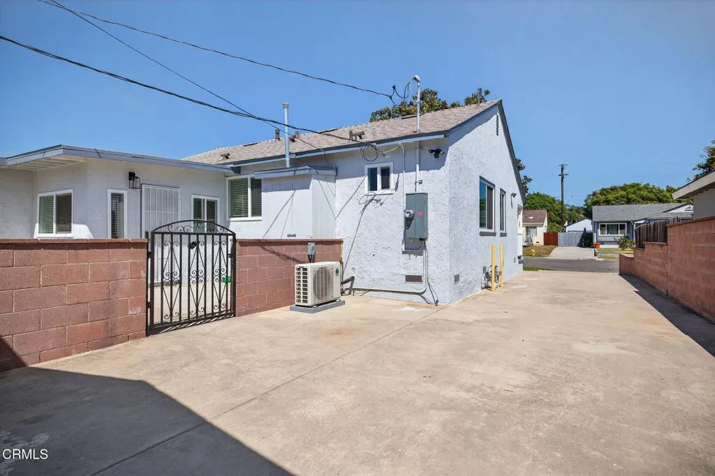 Ventura, California 93003, United States, 3 Bedrooms Bedrooms, ,2 BathroomsBathrooms,Residential,Active,216222