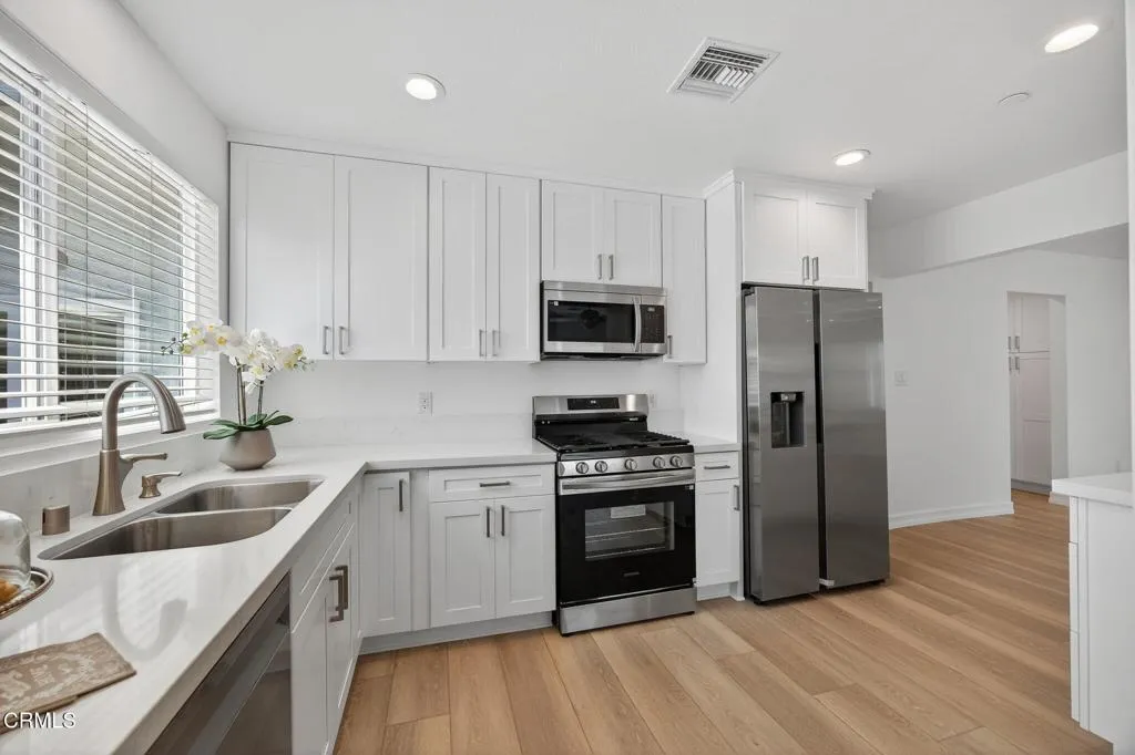 Ventura, California 93003, United States, 3 Bedrooms Bedrooms, ,2 BathroomsBathrooms,Residential,Active,216222