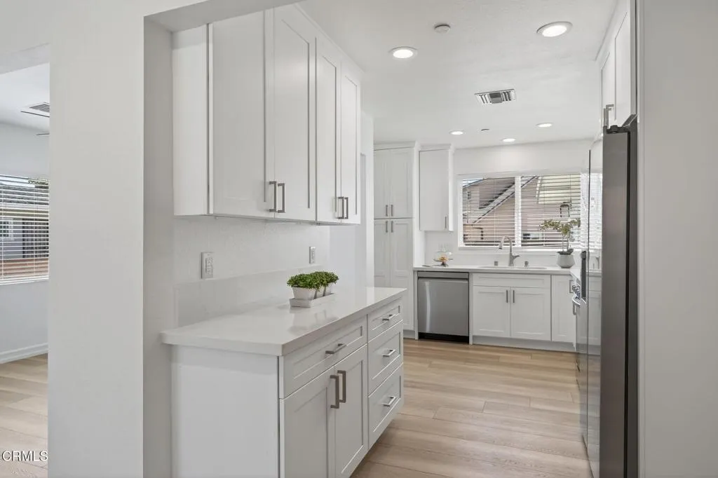 Ventura, California 93003, United States, 3 Bedrooms Bedrooms, ,2 BathroomsBathrooms,Residential,Active,216222