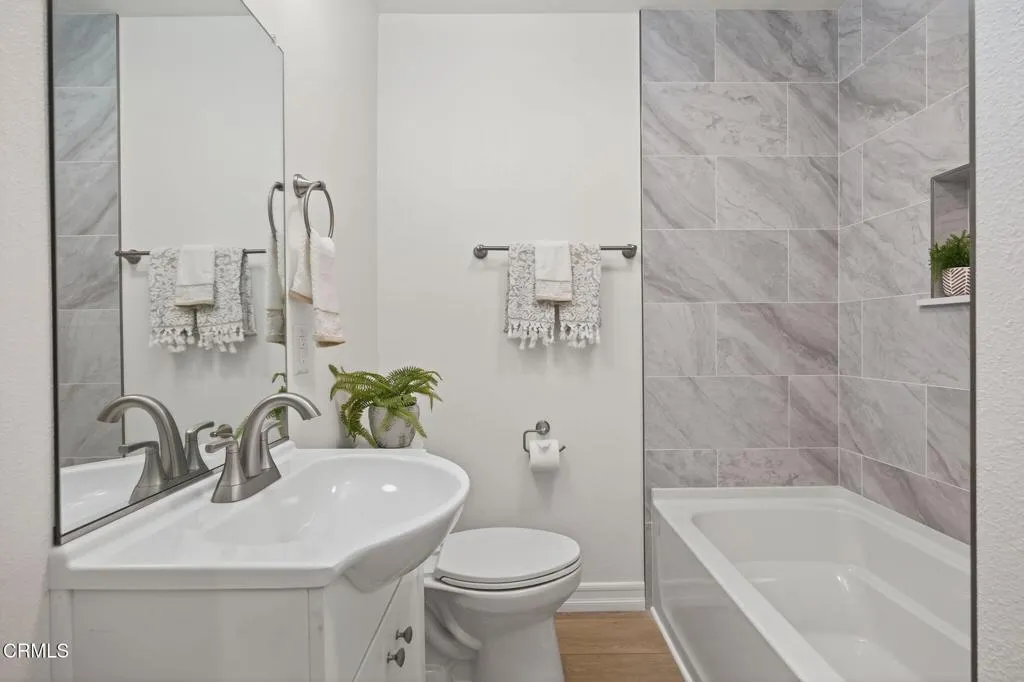 Ventura, California 93003, United States, 3 Bedrooms Bedrooms, ,2 BathroomsBathrooms,Residential,Active,216222