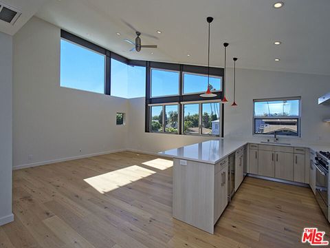 Photo of 806 6th Avenue #4, Venice, CA 90291 (MLS # 26668387)