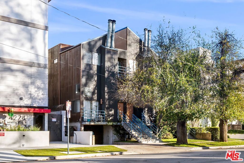 Photo of 4218 Whitsett Avenue #4, Studio City, CA 91604 (MLS # 26637147)