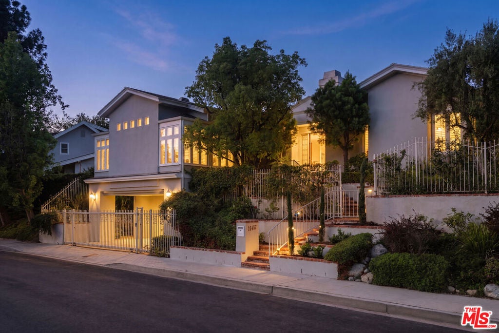 Photo of 16457 Marbro Drive, Encino, CA 91436 (MLS # 26876335)