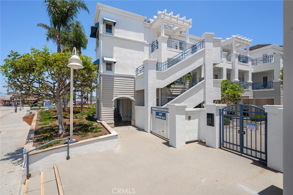 2600 Newport Boulevard 219