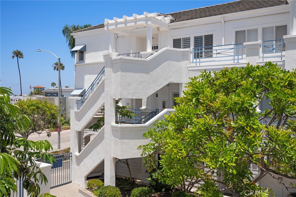 2600 Newport Boulevard 219