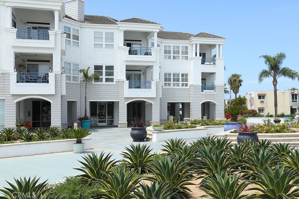2600 Newport Boulevard 219