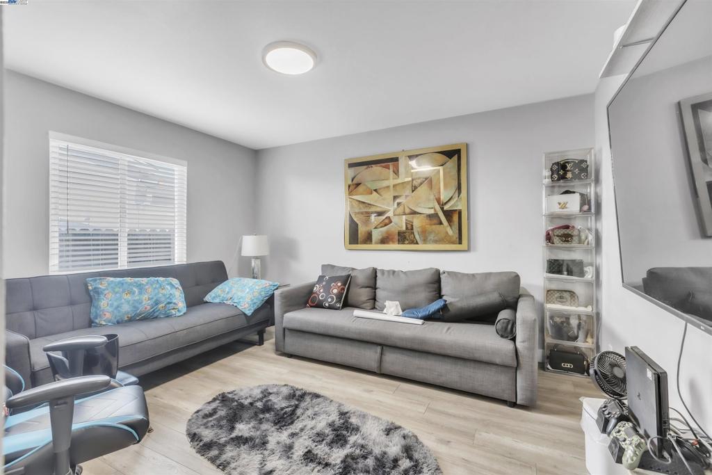 NEWARK - Residential