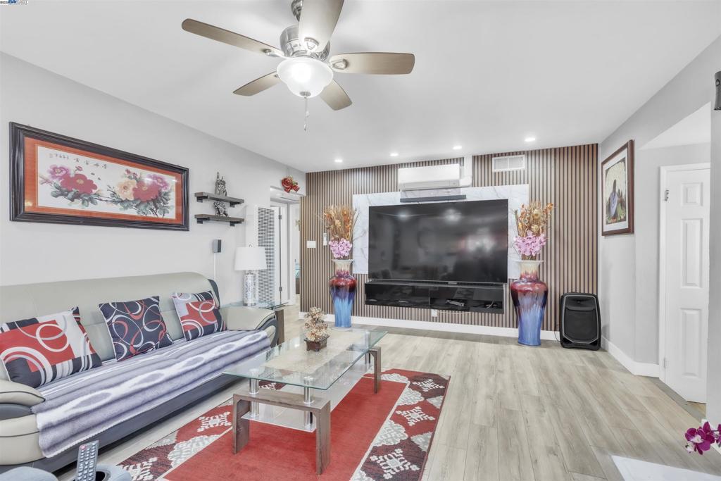 NEWARK - Residential