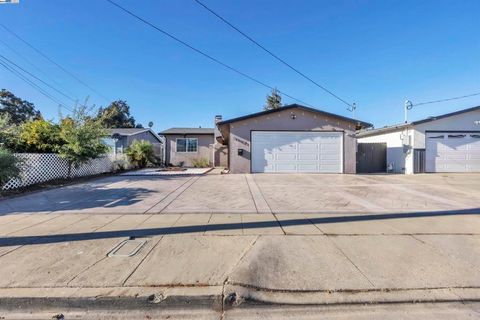 Photo of 36621 Beutke Dr, Newark, CA 94560 (MLS # 41115413)