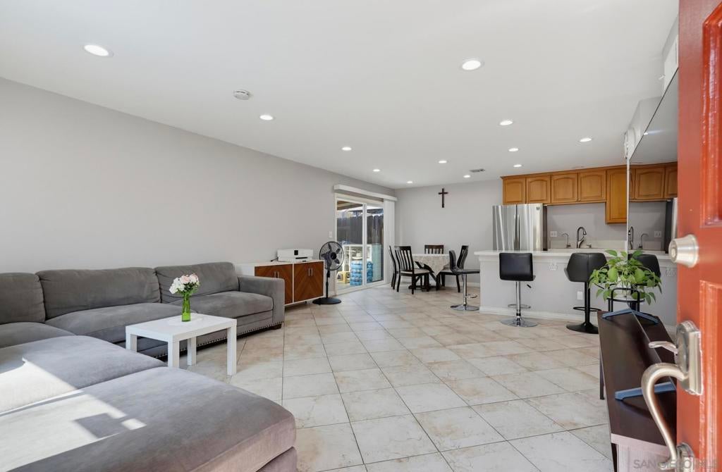 8035 Calle Fanita