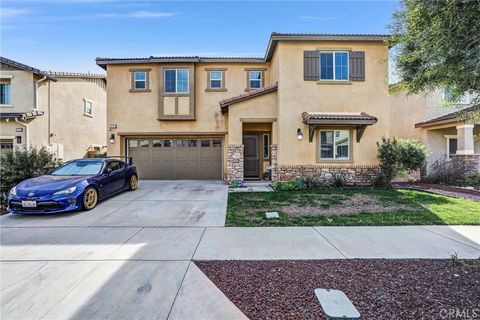 16765 Buttonwood Fontana CA 92336
