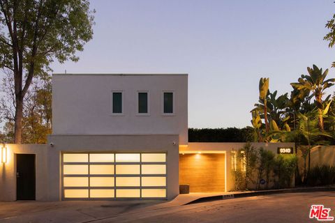 Photo of 9340 Readcrest Drive, Beverly Hills, CA 90210 (MLS # 26830097)