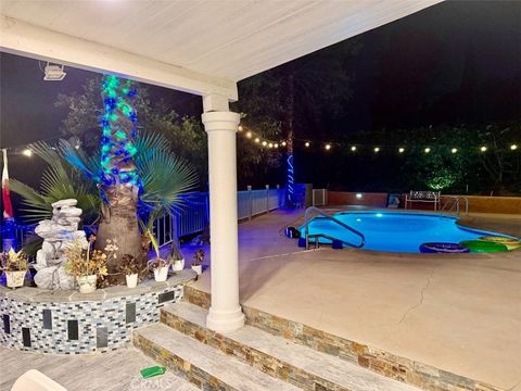 Photo of 20520 Rhoda St, Woodland Hills, CA 91367 (MLS # SR26078567)