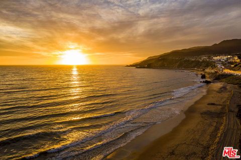 Photo of 17763 Sabbiadoro Way, Pacific Palisades, CA 90272 (MLS # 26684617)