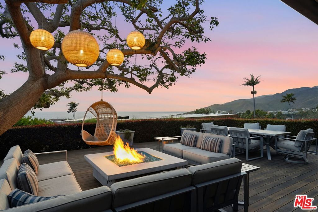 Photo of 17763 Sabbiadoro Way, Pacific Palisades, CA 90272 (MLS # 26684617)