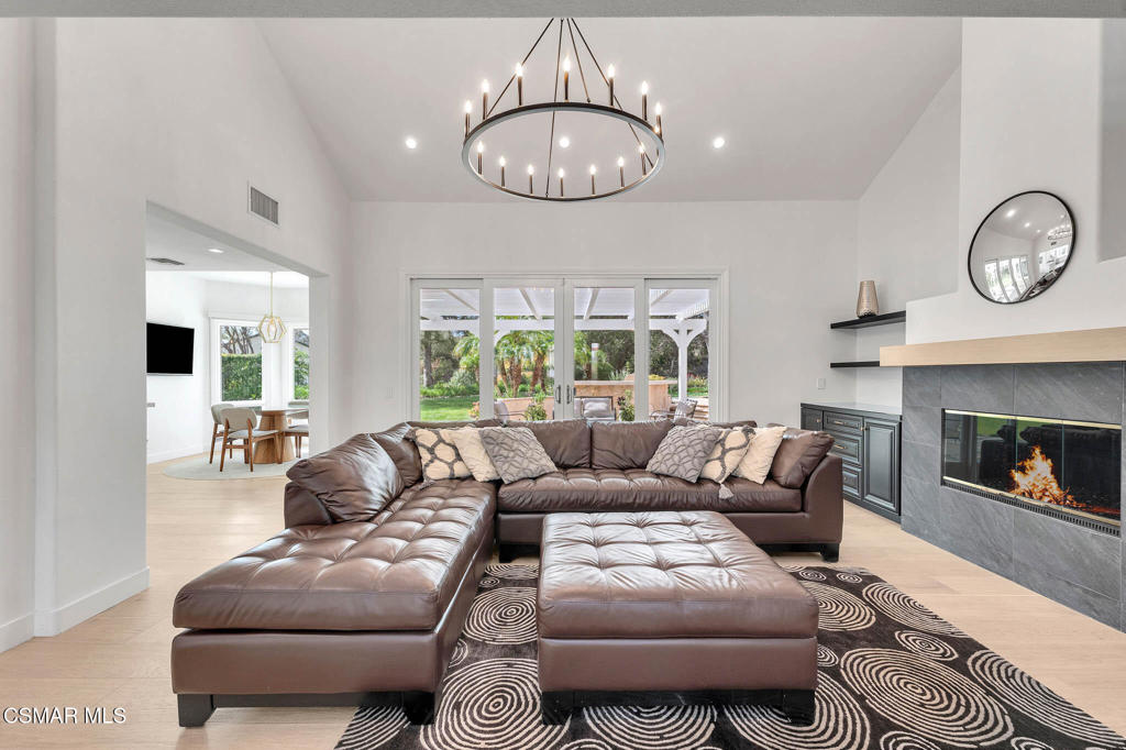 1707 Crooked Trail Place