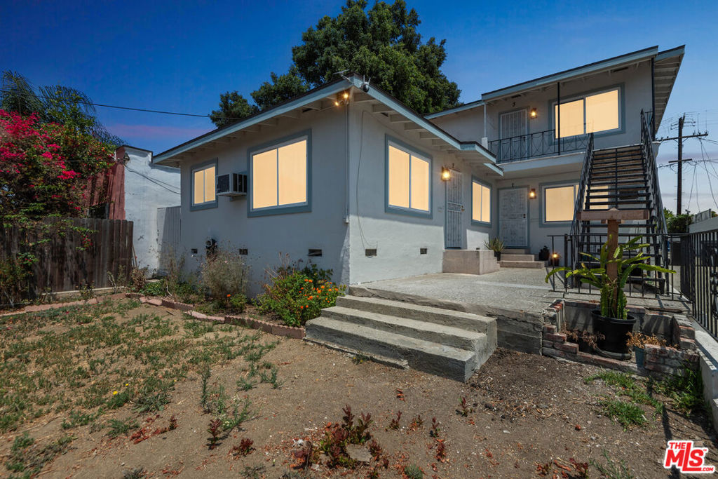 Triplex + ADU Potential Boyle Heights 2515 Wabash Ave, Los Angeles Turnkey triplex in a booming neighborhood! Fresh paint & new roof 3 units | 6 bed | 3 bath | 2,056 sq ft 6 gated parking spots + storage. Room for 2 ADUs (added income of $6400). One vacant unit, fully redone. Income to $5,400+/mo FHA buyers welcome live in one, rent the rest! Minutes to USC, hospitals, rec center, and major freeways. Don't miss this investment!