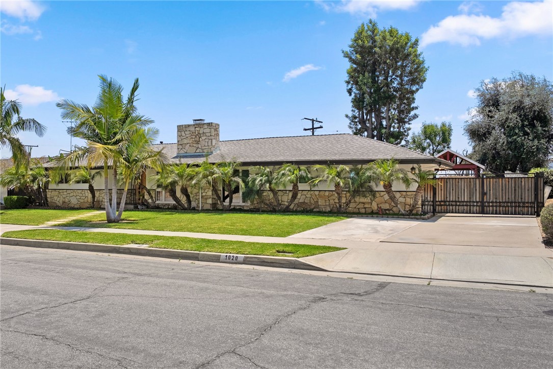 1020 La Serna