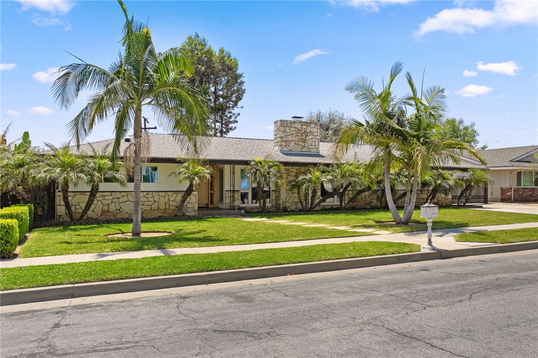 1020 La Serna