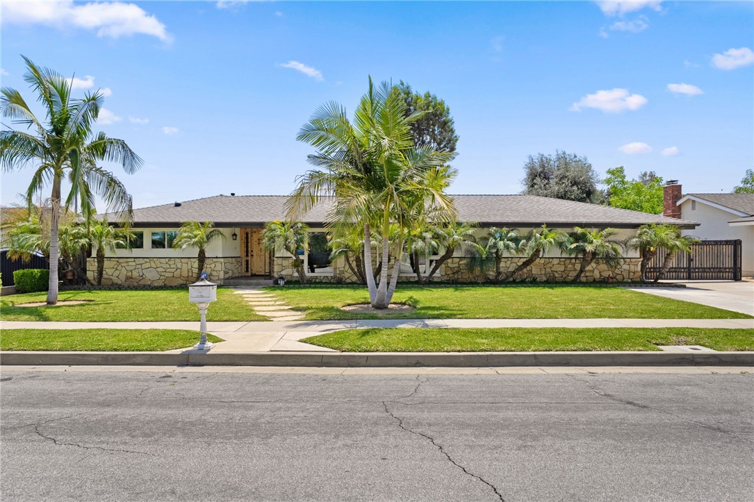 1020 La Serna