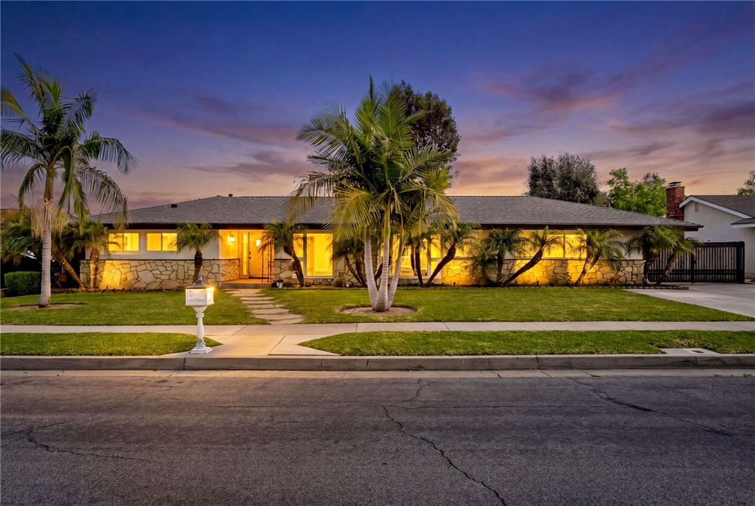 1020 La Serna