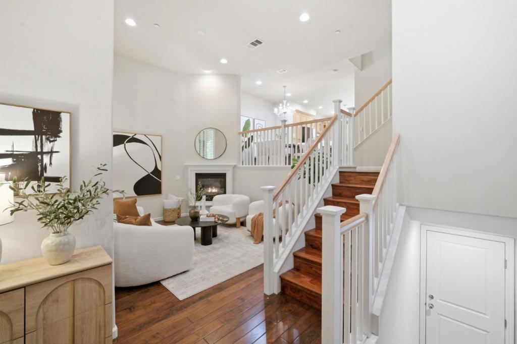 2210 Mendocino Lane